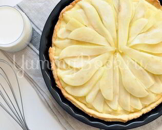 Тарт с кокосовым молоком и грушами