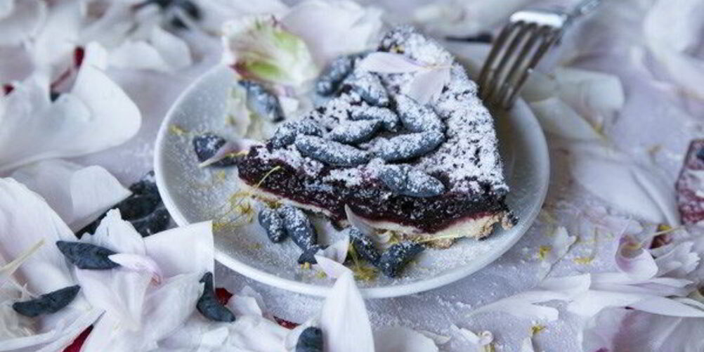 Рецепт тарта с жимолостью