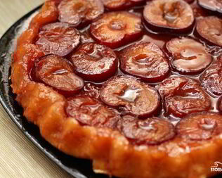 Тарт татен со сливами