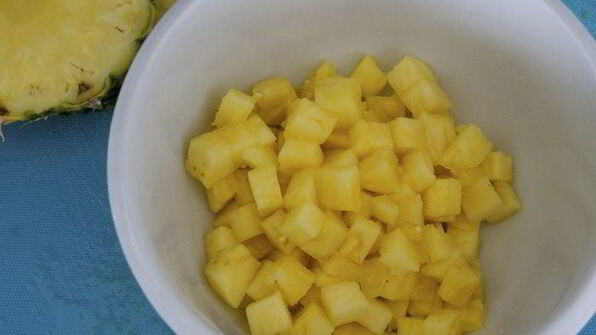 томаты, фаршированные гавайским куриным салатом