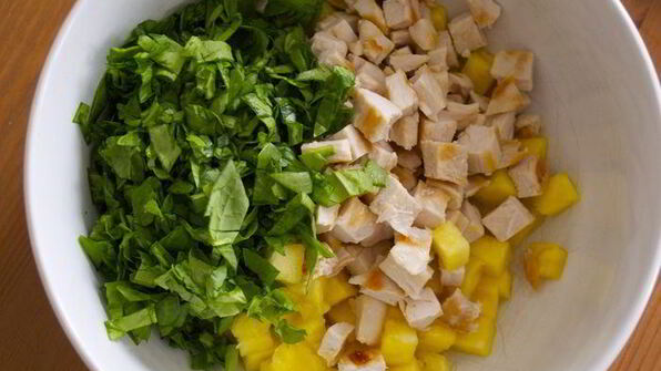 томаты, фаршированные гавайским куриным салатом