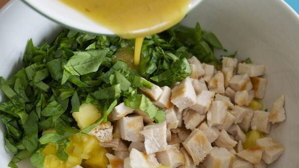 томаты, фаршированные гавайским куриным салатом