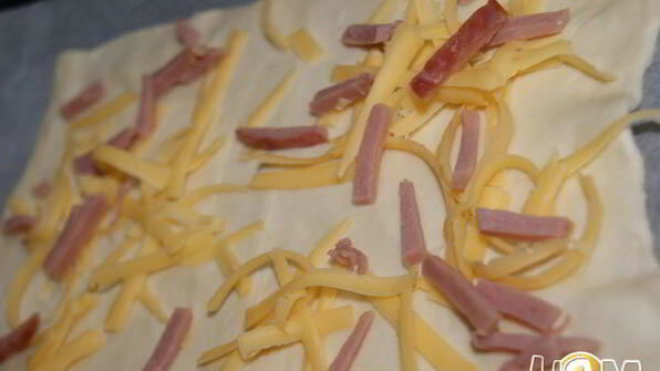 яичница на слоеном тесте