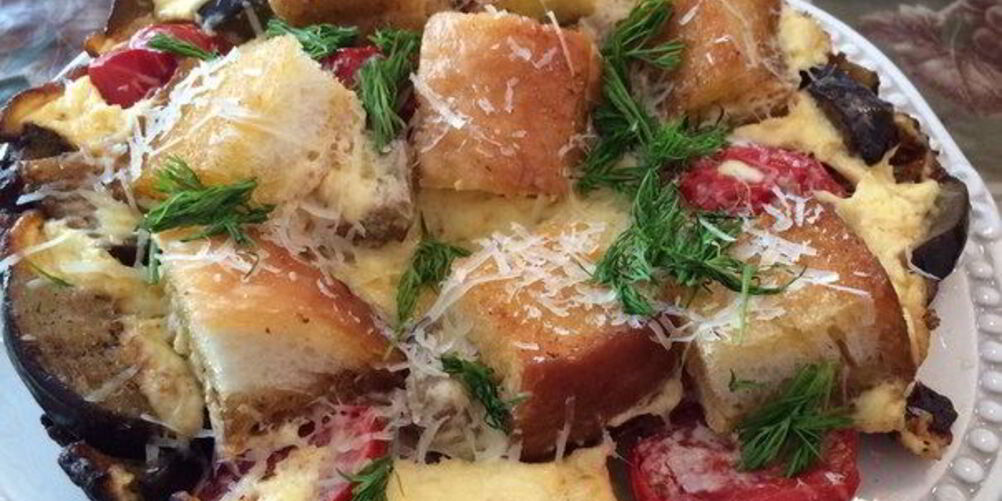 Рецепт яичницы с баклажанами и белым хлебом