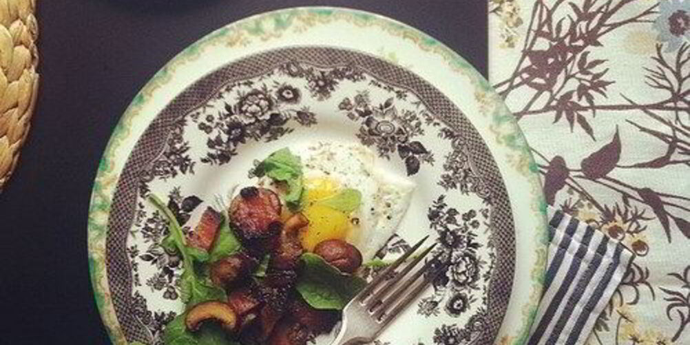 Рецепт яичницы с грибами и беконом