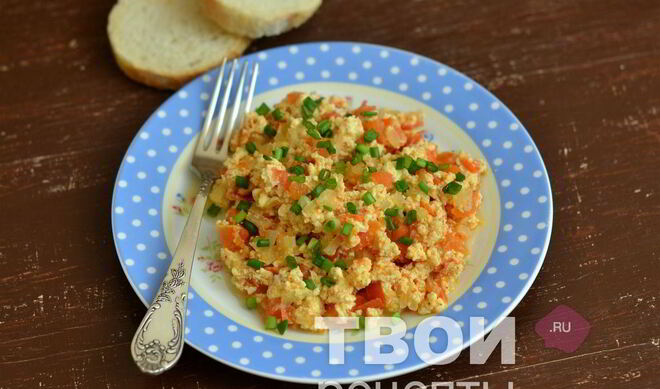 Яичница с помидорами