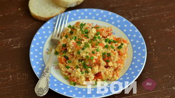 яичница с помидорами