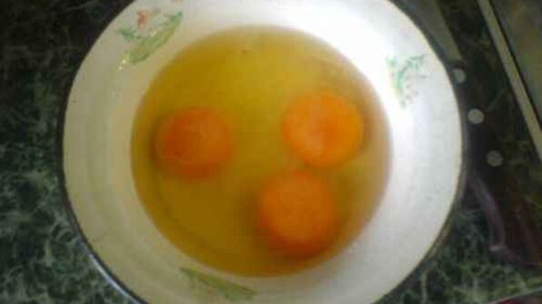 яичница с сыром, луком и чесноком