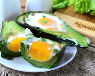 Яичница в авокадо