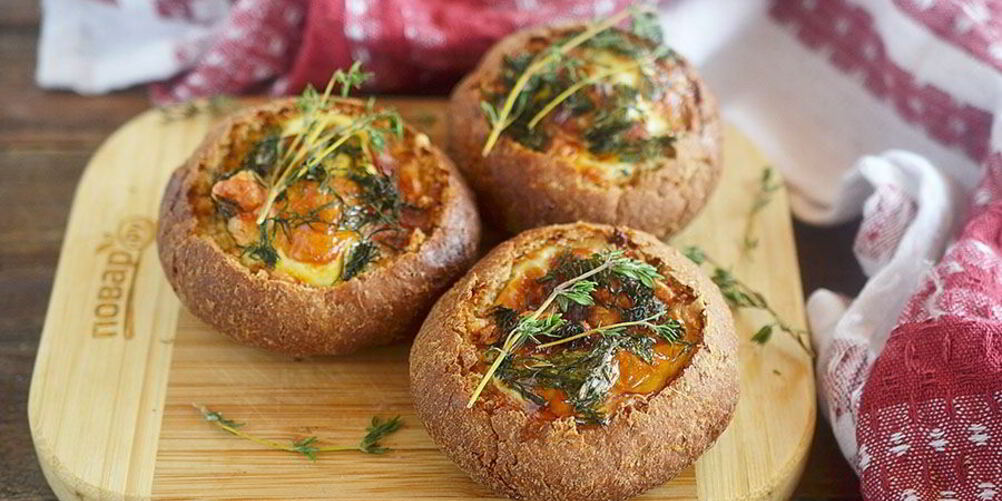 Рецепт яичницы в булочках веселый завтрак