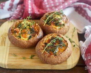 Яичница в булочках Веселый завтрак