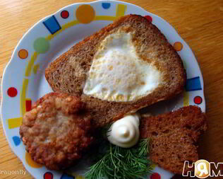 Яичница в гренке