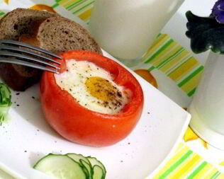 Яичница в помидорах в духовке