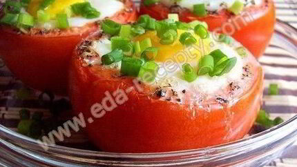 Яйца в помидоре жареные