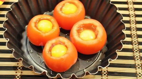 яйца в помидоре жареные