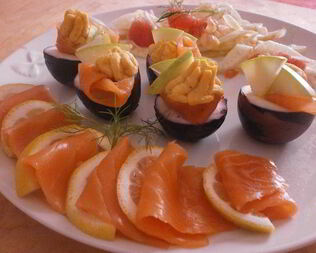 Закуска из яиц, маринованных в вине