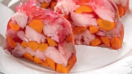 Заливное из белой рыбы в свекольном желе