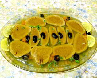 Заливное из говяжьего языка с маслинами