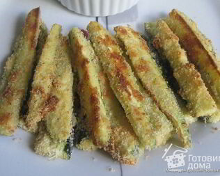 Запеченые кабачковые палочки в хрустящей сырной панировке
