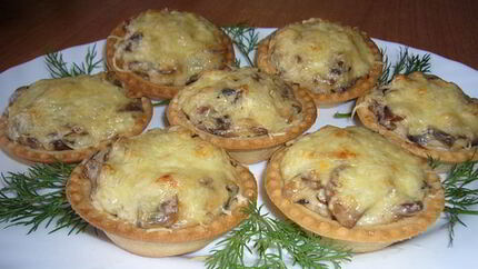 Грибной жульен в песочных тарталетках