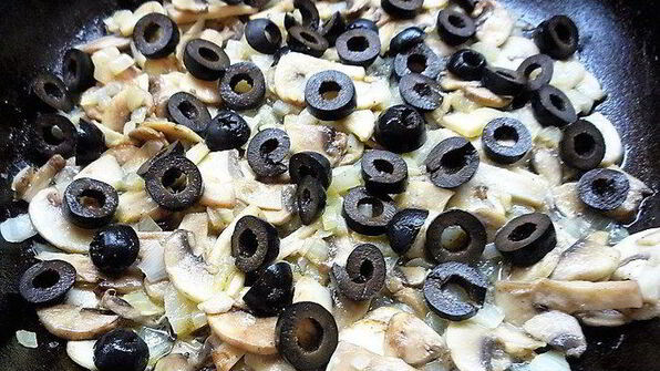 куриный жюльен с грибами и специями