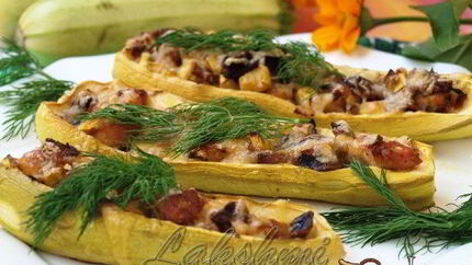 Лодочки из кабачков с жульеном и курицей