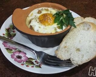 Жульен из грибов под яйцом