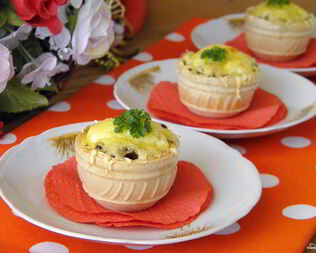 Жульен в тарталетках с грибами и курицей