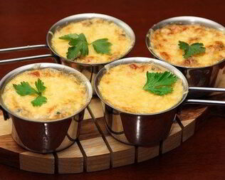 Жюльен с курицей и вешенками